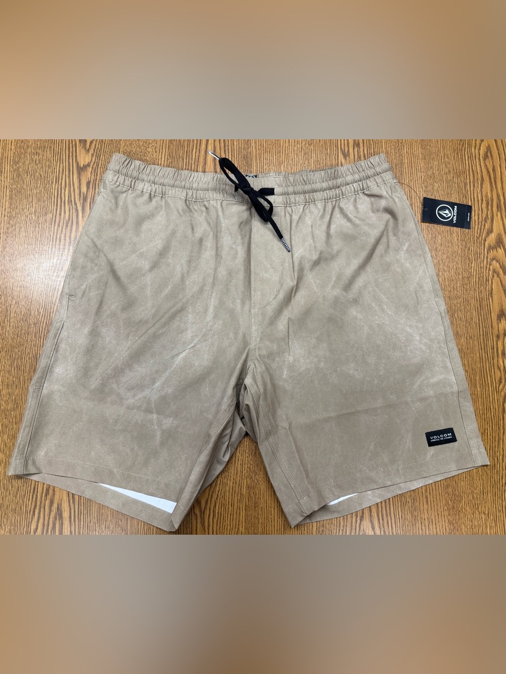 Volcom Tan Elastic Waist Shorts Mens M NWT